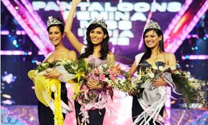 chandigarh girl vanya mishra is miss india world 2012