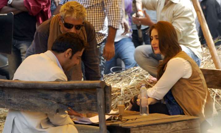 huge crowds gather to watch satyagraha shooting in bhopal