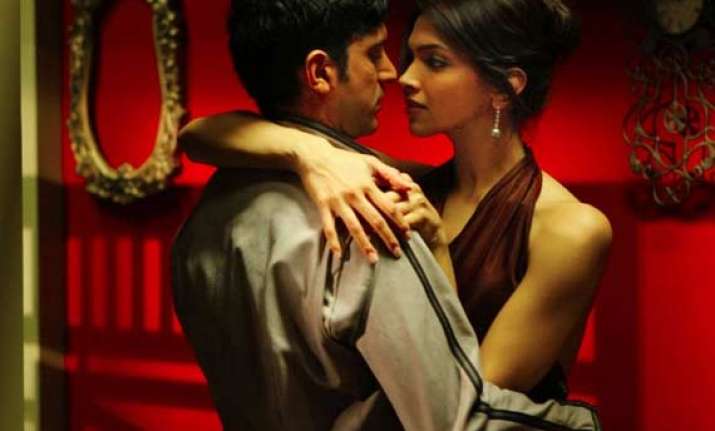 deepika padukone and farhan akhtar reunite for an ad see