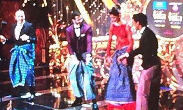 kevin spacey joins deepika in lungi dance