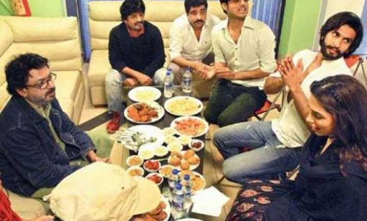deepika ranveer bhansali at iftar bash on ram leela sets