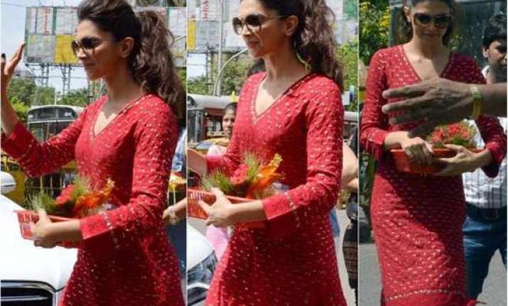 deepika prays at siddhivinayak temple for success of yeh