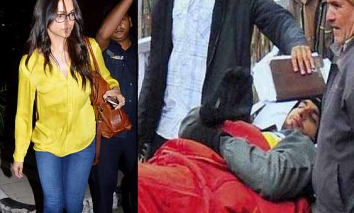deepika returns to meet ailing ranveer singh view pics