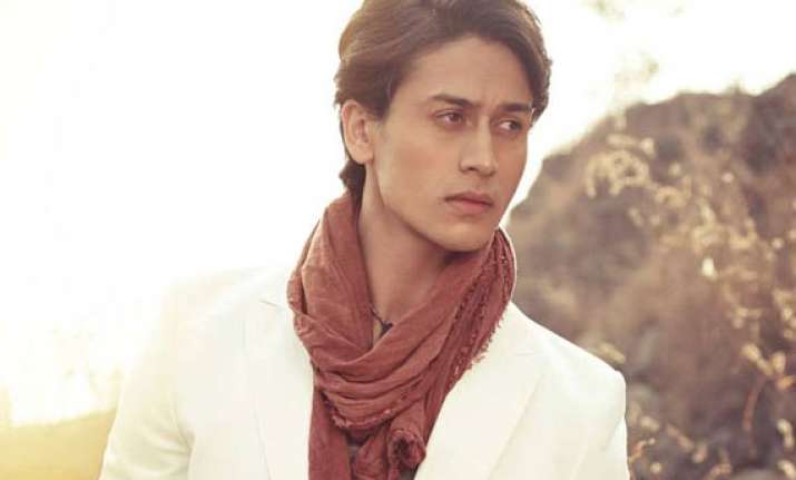 despite injury heropanti stars continue shooting