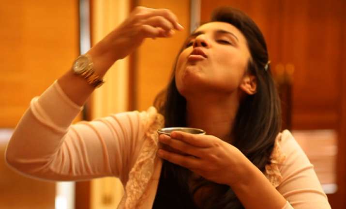 parineeti chopra had pani puri with her biggest fan