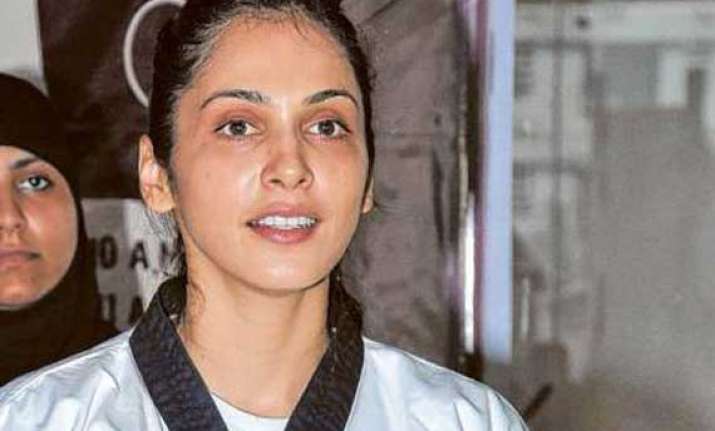eesha koppikar finds marathi debut challenging