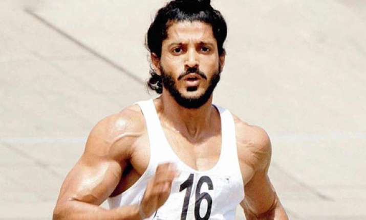 farhan akhtar wins best actor award in iffm
