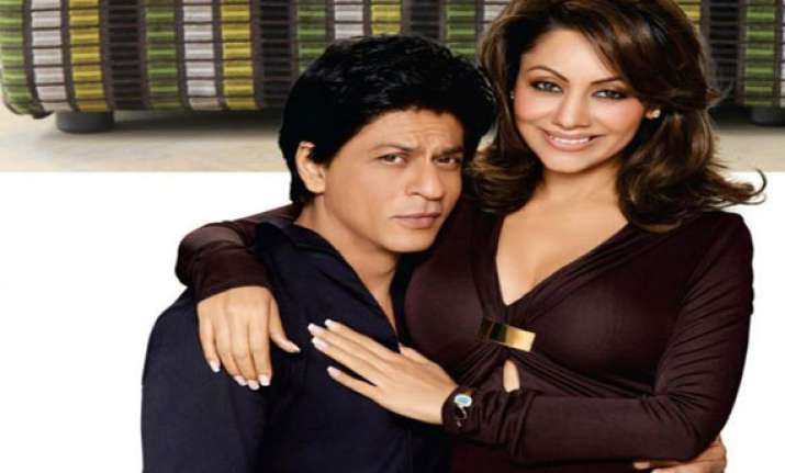 gauri s the boss at home says shah rukh khan