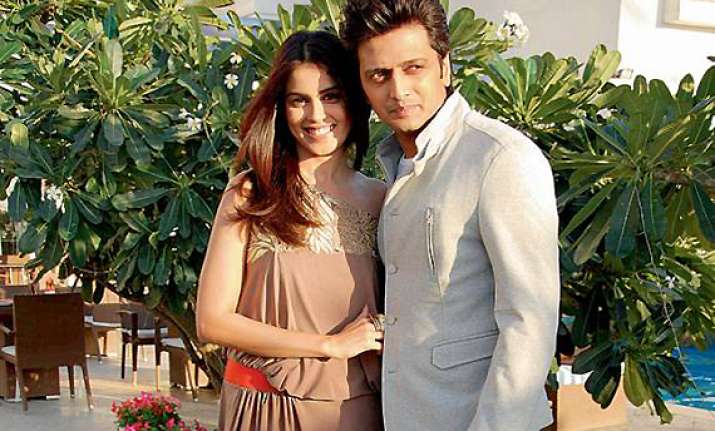 genelia better actor than me says ritesh deshmukh