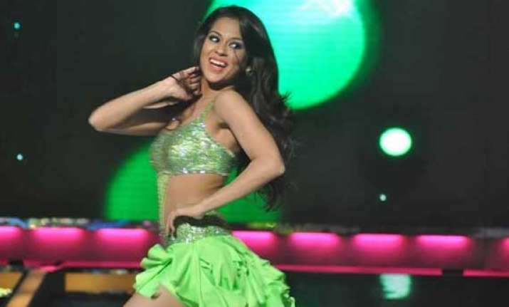 get to know real sana saeed through jhalak..