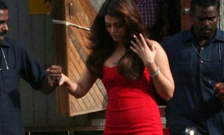 heroine shelved due to aishwarya s pregnancy