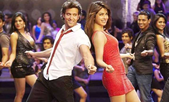 hrithik roshan dances to the tunes of priyanka s i can t