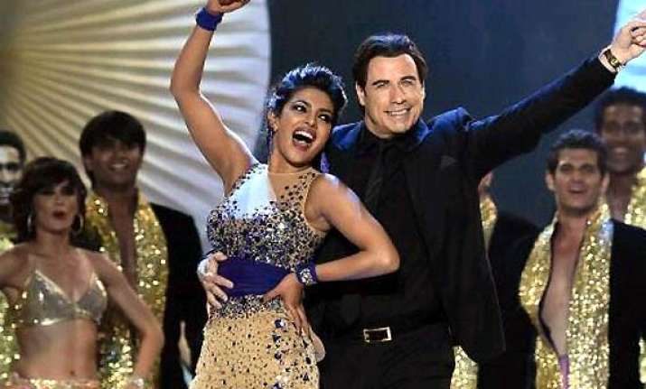 iifa 2014 john travolta shows of his desi dancing skills on