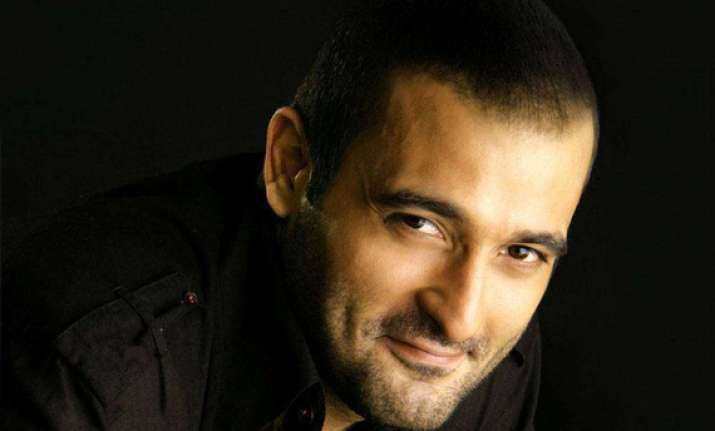 i don t need six pack abs says akshaye khanna