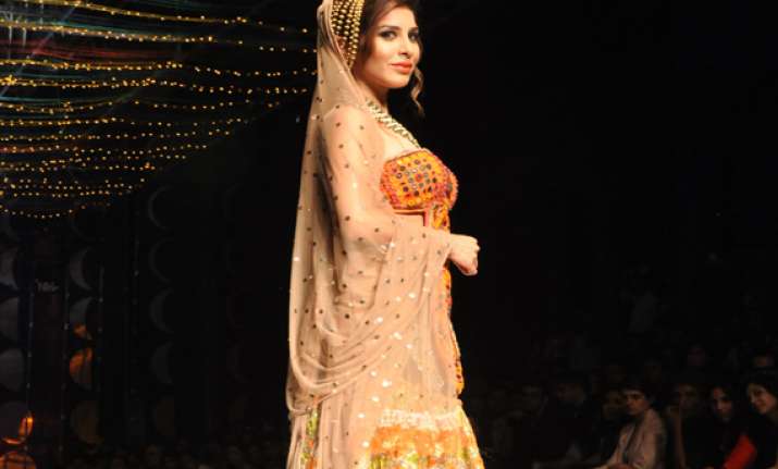 india bridal fashion week 2013 sophie choudhry sizzles at