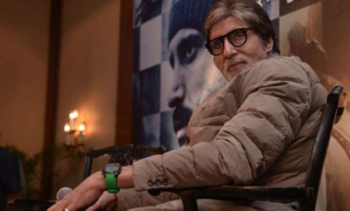 amitabh bachchan plays football with kids in kolkata while