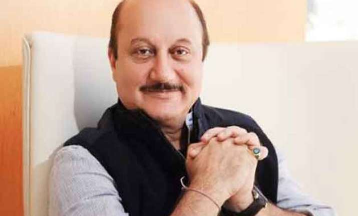 anupam does away with moustache for dhoni biopic