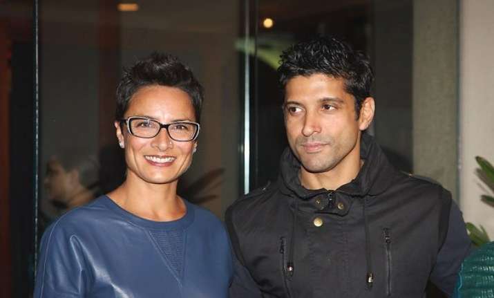 farhan akhtar s wife adhuna ditches him publicly