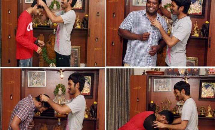 dhanush gifts gold chains to maari team