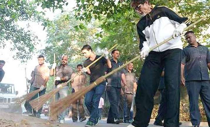 after salman khan amitabh bachchan contributed in modi s