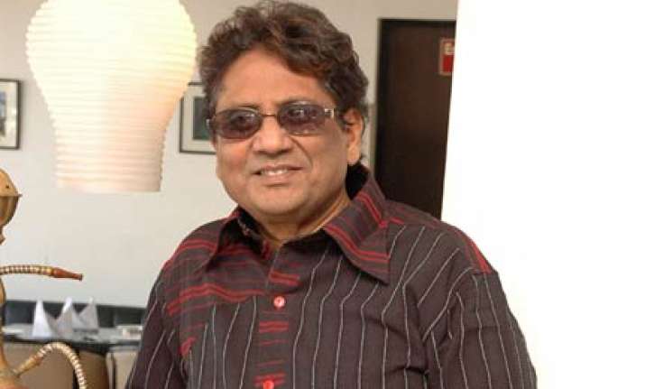sunset singer anwar sings in mumbai s dingy bars