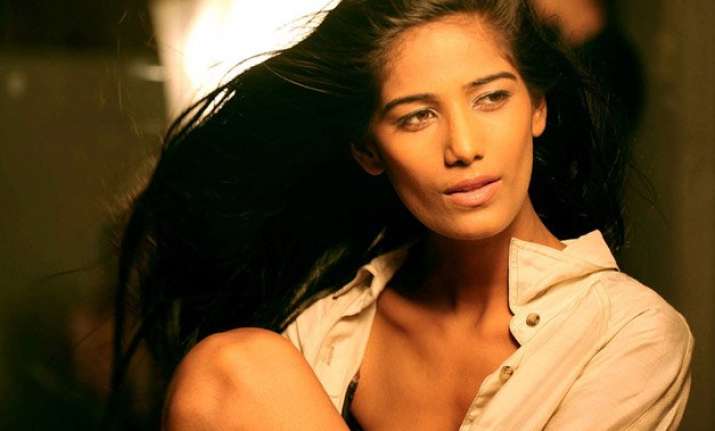 poonam pandey back in action