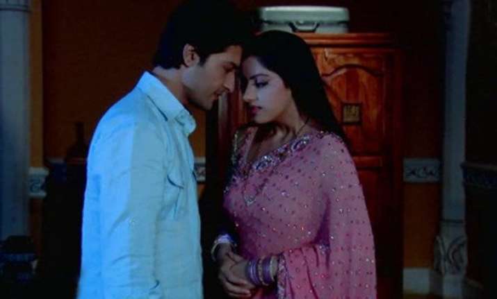 diya aur baati hum sooraj gets romantic with sandhya