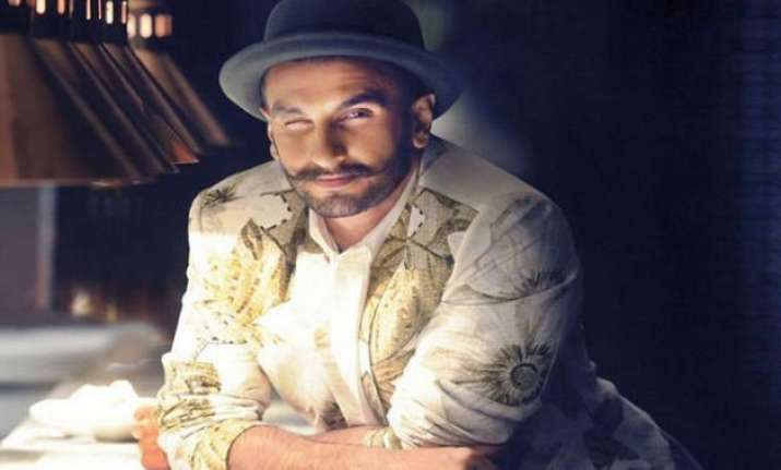 ranveer singh s befikre to hit the screens on december 9