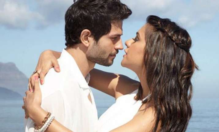 it s raining kisses this movie s lead pair locked lips 33