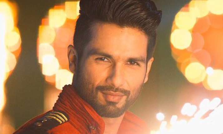 Shahid Kapoor thankful to designer for 'Shaam Shaandaar' look ...