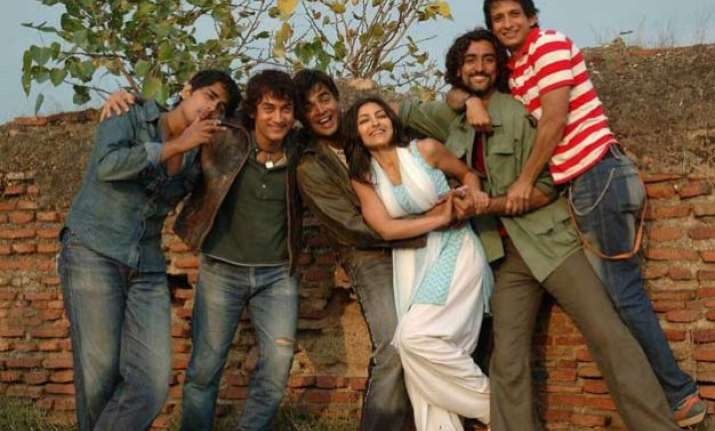 aamir khan and team unveil book to celebrate 10 years of