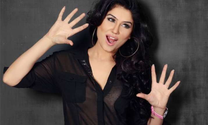 model kangna sharma to debut in bollywood with great grand