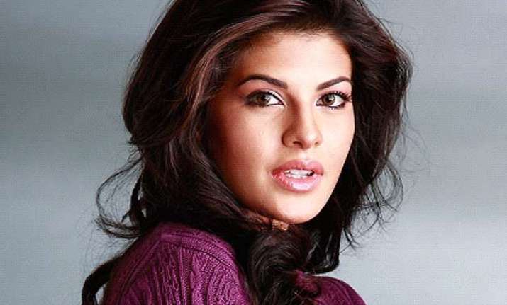 jacqueline fernandez to sketch for fans