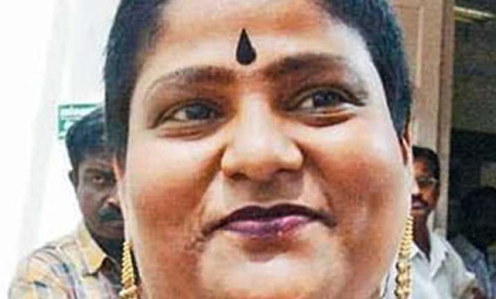 actress maya attempts suicide infront of police for