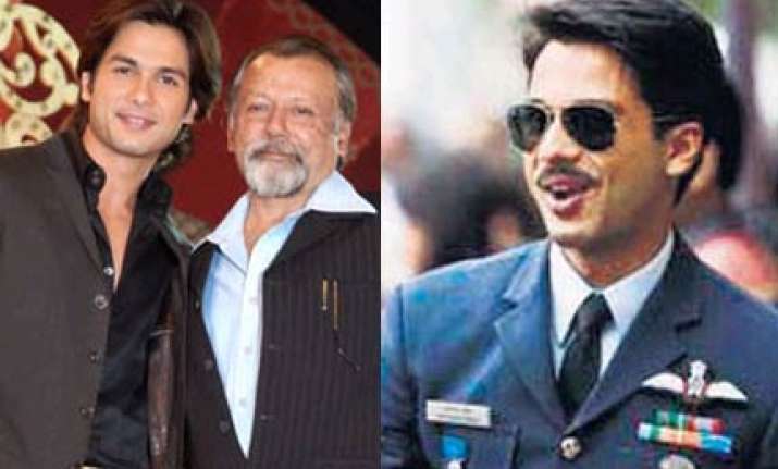 shahid upset over leak of his air force pilot pics