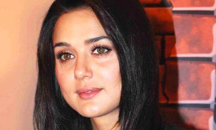 Preity Zinta in trouble over Maggie controversy - IndiaTV News ...