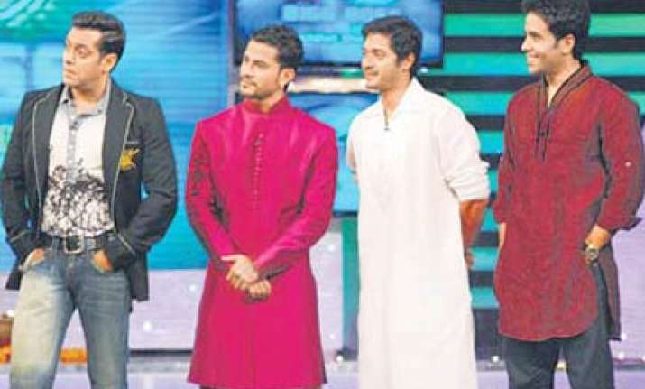 salman invites golmaal 3 cast to bigg boss sets