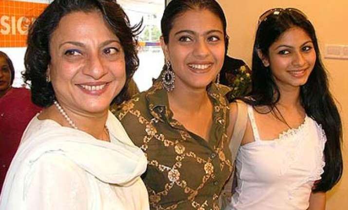 kajol to share screen with mum tanuja after 18 years