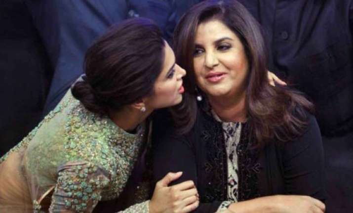 farah deepika get emotional at the end of happy new year