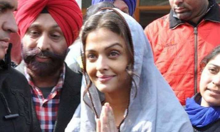 aishwarya rai bachchan shoots for sarbjit at golden temple