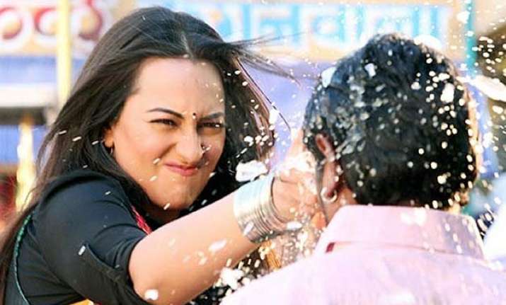 sonakshi sinha begins shooting murugadoss s next