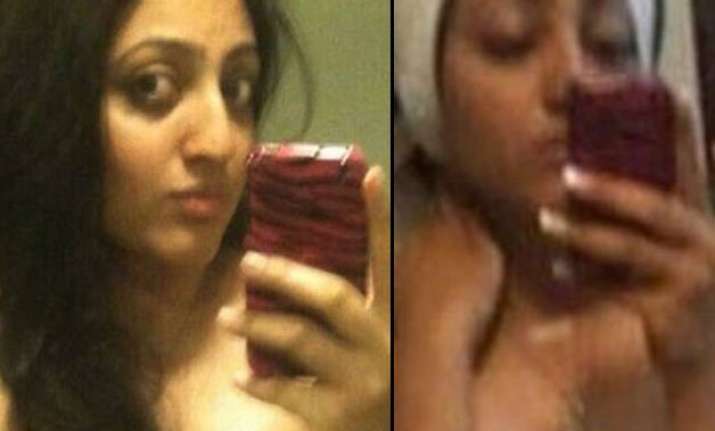 Radhika Aptes Naked MMS Video Goes Viral!! - YouTube