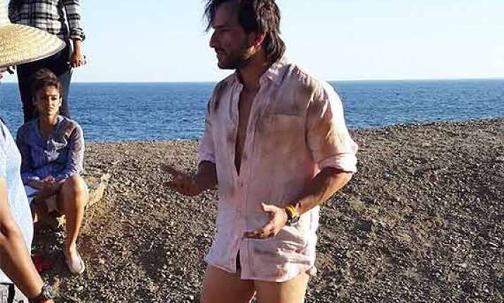 saif ali khan poses with pants down