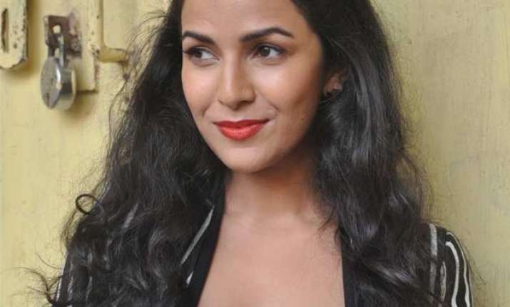 nimrat kaur was intimidated by akshay kumar