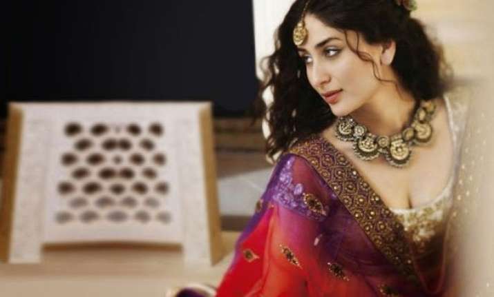 kareena wears 32 kg lehenga for ki and ka song