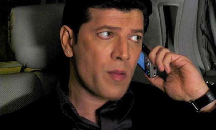 actor aditya pancholi gets bail in pub brawl watch video