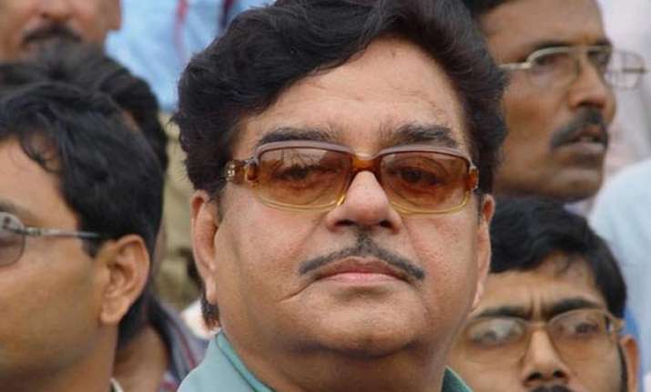 why need gaalis for taalis asks shatrughan sinha
