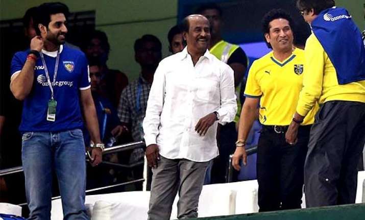 rajinikanth joined big b to cheer for chennaiyin fc