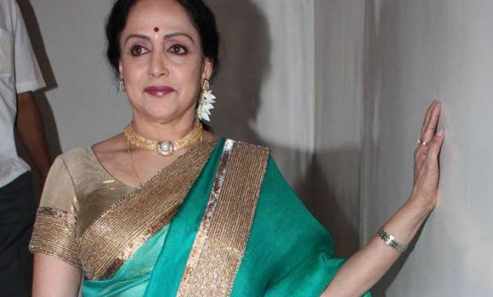 Hema Malini Has Dinner With Man Who Rescued Her Bollywood News India Tv 