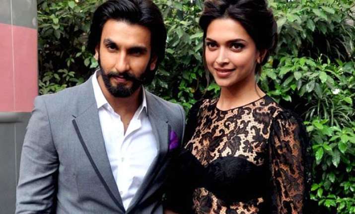 ranveer singh couldn t take his eyes off deepika padukone